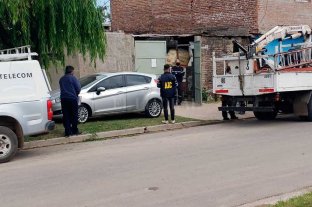 Mientras investigaban el robo a la iglesia catedral Hallan una tonelada y media de cables de cobre robados a la EPE y a Telecom - Los materiales de cobre y bronce secuestrados fueron valuados en un monto superior al millón de pesos. Hallan una tonelada y media de cables de cobre robados a la EPE y a Telecom - Los materiales de cobre y bronce secuestrados fueron valuados en un monto superior al millón de pesos.
