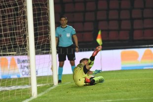 Colón siempre vuelve a empezar... Lo bailaron toda la noche pero besó a las más linda en el final - Lo bailaron toda la noche pero besó a las más linda en el final -