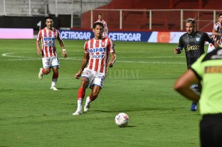 Los temas a resolver con urgencia ¿Cuáles son las prioridades en Unión? - Fernando Márquez, un jugador que vino para ponerse la "9" y ser titular, pero terminó perdiendo el puesto en manos de Juan Manuel García y aportó poco, tanto en goles como en fútbol. Puede dar más. Tiene contrato hasta diciembre y muchos creen que debe seguir en el club. ¿Cuáles son las prioridades en Unión? - Fernando Márquez, un jugador que vino para ponerse la "9" y ser titular, pero terminó perdiendo el puesto en manos de Juan Manuel García y aportó poco, tanto en goles como en fútbol. Puede dar más. Tiene contrato hasta diciembre y muchos creen que debe seguir en el club.
