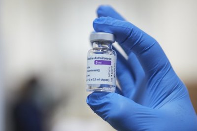 AstraZeneca y Sinopharm Entre lunes y martes llegarán más de 3 millones de vacunas a Argentina - Entre lunes y martes llegarán más de 3 millones de vacunas a Argentina -