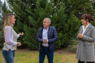Camino a la PASO Varios espacios pujan por las candidaturas santafesinas de Juntos por el Cambio - Carolina Losada, Mario Barletta y Anita Martínez se reunieron ayer en Rosario en lo que podría configurar un alianza de sectores para participar de la Paso en Juntos por el Cambio. Varios espacios pujan por las candidaturas santafesinas de Juntos por el Cambio - Carolina Losada, Mario Barletta y Anita Martínez se reunieron ayer en Rosario en lo que podría configurar un alianza de sectores para participar de la Paso en Juntos por el Cambio.