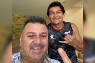 EXCLUSIVO EL LITORAL: cuarto intermedio y suspenso Colón-Pulga: hay acuerdo en las cifras pero no en la forma de pago - Optimismo. La foto de Luis Miguel Rodríguez y su histórico agente FIFA, el rosarino Roberto San Juan. Nace otra novela de suspenso entre el "Pulga" y Colón. Colón-Pulga: hay acuerdo en las cifras pero no en la forma de pago - Optimismo. La foto de Luis Miguel Rodríguez y su histórico agente FIFA, el rosarino Roberto San Juan. Nace otra novela de suspenso entre el "Pulga" y Colón.