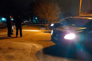 En barrio San Agustín Una niña de 12 años, testigo del crimen de su hermano - La policía trabajaba en el lugar. Una niña de 12 años, testigo del crimen de su hermano - La policía trabajaba en el lugar.