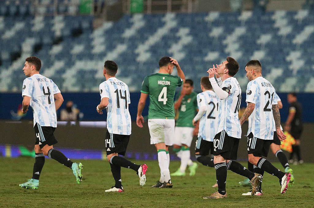 Argentina goleó a Bolivia, ganó su grupo y será rival de Ecuador El