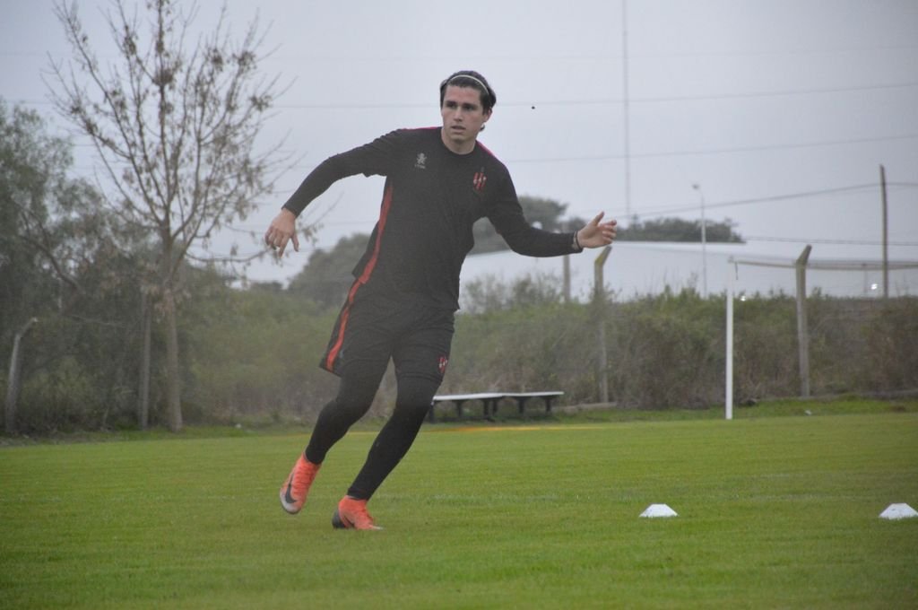 Agustín Andreoli comenzó a trabajar con pelota después de varios meses sin contactos.  Foto:Prensa Patronato 