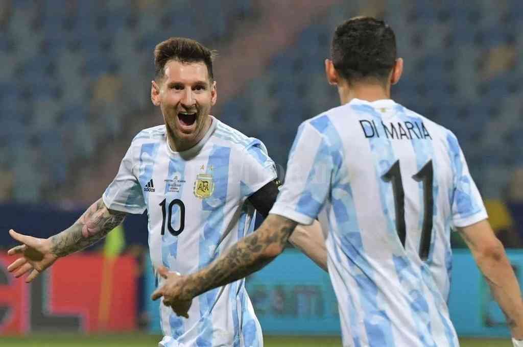 Messi fue la gran figura del partido y Di María un ingreso clave para mejorar el funcionamiento. Crédito: Gentileza Clarín