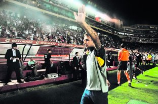 Racing tiene la última ventana de compra en diciembre... ¿Blanco le ofreció a Vignatti dinero, más Meli, por Chancalay? - ¿La vuelta a casa?. El recordado César Marcelo Meli pisando el Cementerio de los Elefantes con la camiseta de Boca y recibiendo el reconocimiento de los hinchas/socios sabaleros. Hay una chance de retorno, aunque es muy complicada la operación final a pocas horas del cierre del libro de pases. ¿Blanco le ofreció a Vignatti dinero, más Meli, por Chancalay? - ¿La vuelta a casa?. El recordado César Marcelo Meli pisando el Cementerio de los Elefantes con la camiseta de Boca y recibiendo el reconocimiento de los hinchas/socios sabaleros. Hay una chance de retorno, aunque es muy complicada la operación final a pocas horas del cierre del libro de pases.