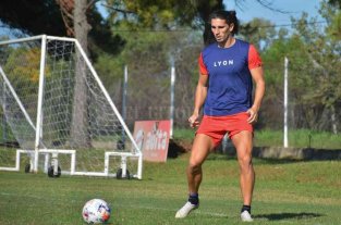 El ex defensor de Patronato, cuarta cara nueva para el plantel de Azconzábal El "suizo" Gissi pretende ser el relojito defensivo de Unión - Dylan Gissi, el espigado zaguero central que viene de jugar en Patronato y que se ha convertido en el nuevo rostro del plantel de Unión. Su nombre ya se mencionó hace algunas semanas, pero se definió ahora luego de haber quedado en libertad de acción. El "suizo" Gissi pretende ser el relojito defensivo de Unión - Dylan Gissi, el espigado zaguero central que viene de jugar en Patronato y que se ha convertido en el nuevo rostro del plantel de Unión. Su nombre ya se mencionó hace algunas semanas, pero se definió ahora luego de haber quedado en libertad de acción.