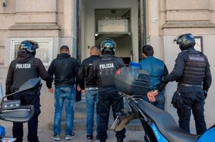 Colombianos y venezolanos Delincuentes extranjeros atrapados en Santa Fe con miles de pesos y dólares - Delincuentes extranjeros atrapados en Santa Fe con miles de pesos y dólares -