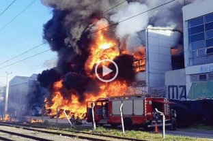 Investigan las causas Video: se incendió la planta de la cervecería Quilmes - Video: se incendió la planta de la cervecería Quilmes -