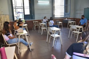 El gobierno propone reducir a 90 centmetros el distanciamiento en las aulas 