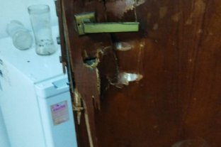 San Martín y Crespo Cuantioso robo en once oficinas de un edificio céntrico - Nueve puertas (de las 11 oficinas siniestradas) fueron violentadas por los delincuentes. Cuantioso robo en once oficinas de un edificio céntrico - Nueve puertas (de las 11 oficinas siniestradas) fueron violentadas por los delincuentes.