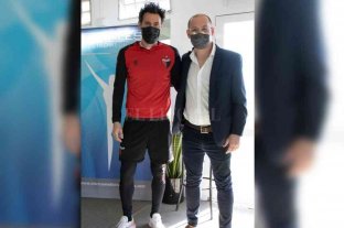 Importantes mejoras en el mismo predio sabalero El campeón suma tecnología para recuperar a sus futbolistas - Un DT campeón feliz. Eduardo Domínguez (en la foto junto a Gonzalo Mendoza, de Electro Medicina Morales) siempre habló en Colón de "crecer todos los días un poquito más" y ahora el gimnasio profesional en el predio sabalero tiene equipamiento flamante. El campeón suma tecnología para recuperar a sus futbolistas - Un DT campeón feliz. Eduardo Domínguez (en la foto junto a Gonzalo Mendoza, de Electro Medicina Morales) siempre habló en Colón de "crecer todos los días un poquito más" y ahora el gimnasio profesional en el predio sabalero tiene equipamiento flamante.