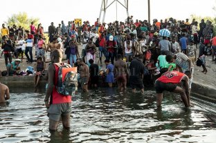 Una pequea ciudad de Texas tiene a 10.000 migrantes debajo de un puente