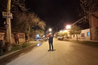 Homicidio N° 60 en Santa Fe Tiroteo y muerte en barrio Roma - Investigadores y peritos criminalísticos trabajaron en la zona del incidente. Tiroteo y muerte en barrio Roma - Investigadores y peritos criminalísticos trabajaron en la zona del incidente.