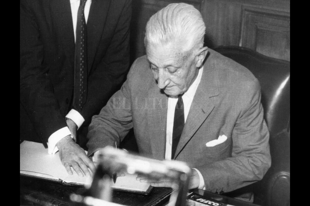 Arturo Illia fue presidente de la Nación Argentina entre el 12 de octubre de 1963 y el 28 de junio de 1966, cuando fue derrocado por un golpe de Estado cívico-militar. Crédito: Archivo El Litoral