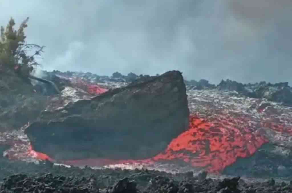 Un gran bloque de piedra ha sorprendido a los geólogos del volcán de La Palma. Crédito: Captura de video