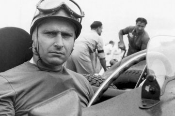 Tributo a Fangio: el cortejo recorri las calles de Balcarce