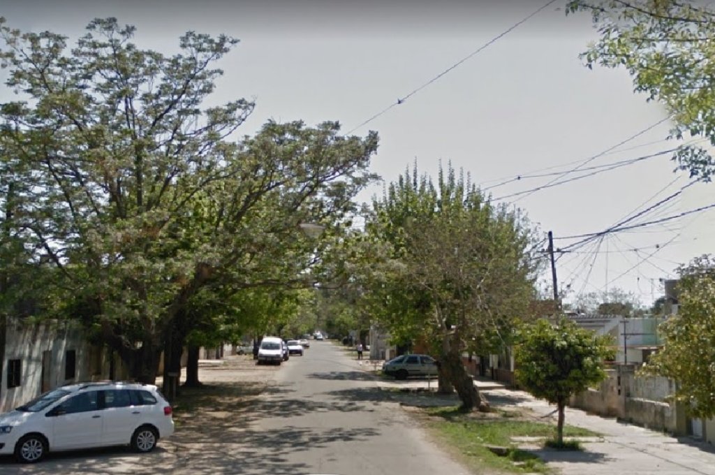Un hombre fue asesinado a tiros cuando estaba en calle Chacabuco al 3.900, en barrio Tablada, en el sur de Rosario.  Foto:Google Street View.