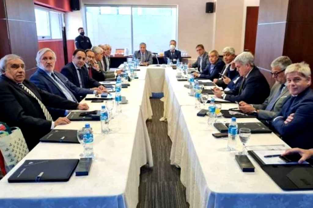 Dos comisiones de la Cámara de Diputados con Baclini El fiscal general sugirió cambios al proyecto para la no excarcelación por portación ilegal de armas - El fiscal general sugirió cambios al proyecto para la no excarcelación por portación ilegal de armas - -
