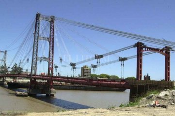 Hace 20 años se pintaba de rojo el Puente Colgante de la ciudad de Santa Fe