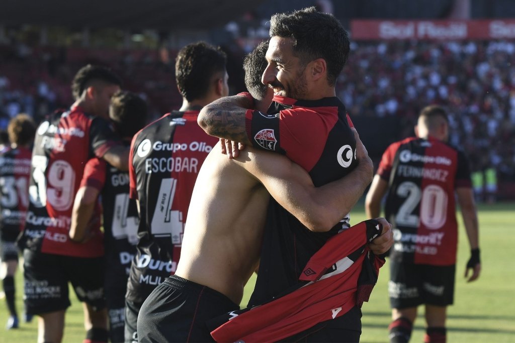Maxi y Nacho, la última vez que jugaron juntos, ante Central Córdoba. Foto:Gentileza.