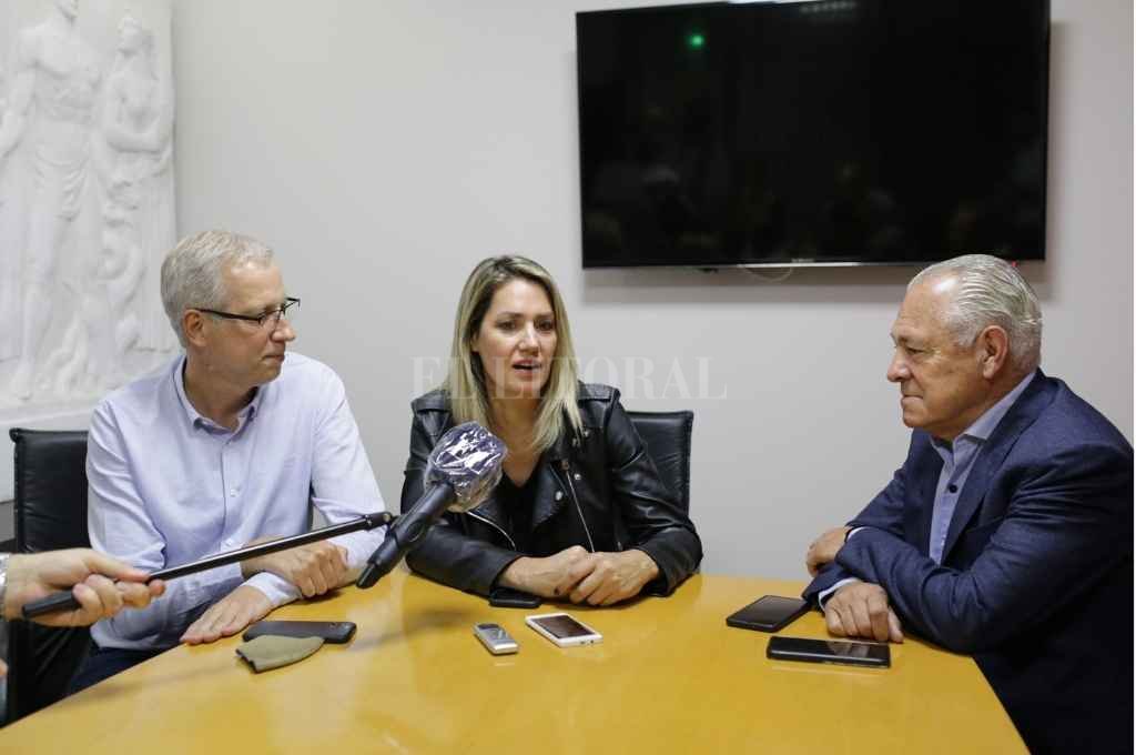 Semana de juramentos en las bancas La ubicación de los legisladores santafesinos en el nuevo Congreso - Scarpin, Losada, Barletta, tres santafesinos que irán a las bancadas de la UCR desde la semana próxima. La ubicación de los legisladores santafesinos en el nuevo Congreso - Scarpin, Losada, Barletta, tres santafesinos que irán a las bancadas de la UCR desde la semana próxima. -