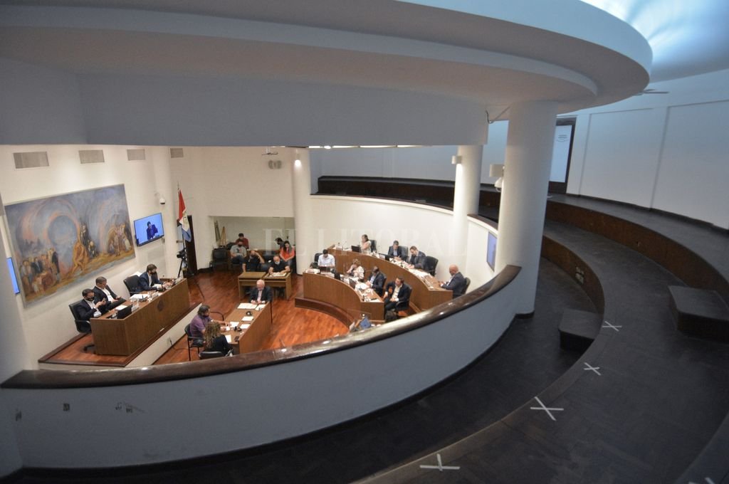 El acceso a los periodistas será en las gradas del recinto, o bien se podrá seguir la sesión a través de las pantallas ubicadas en el hall principal del Concejo. Crédito: Pablo Aguirre