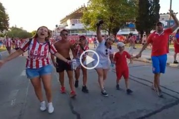 Video: la hinchada "Tatengue" celebra el triunfo por las calles de la ciudad