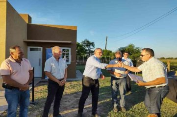 Calvo se sumó a las gestiones por viviendas para familias de Vila