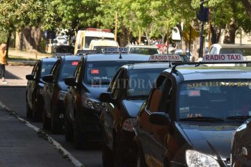 Taxis y remises: Chuchi Molina pide garantizar el servicio para las fiestas