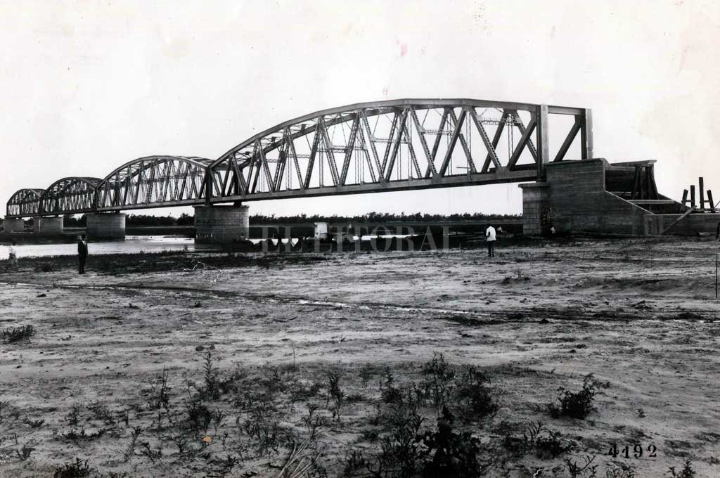El puente ferroviario construido para ser utilizado en Santa Fe fue trasladado al pie de la Cordillera Crédito: Archivo El Litoral