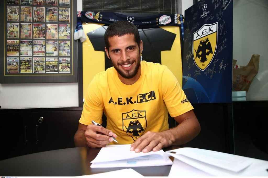 Emanuel Insúa ya firmó su desvinculación de AEK de Grecia y firmará en Vélez.   Crédito: Gentileza