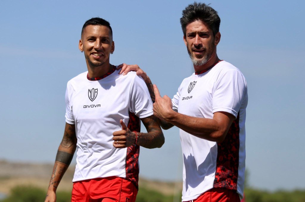Referentes. Leo Vangioni y Pablo Pérez, dos figuras de Newell's que marcarán el pulso en el plantel rojinegro. Foto:Gentileza: prensa Newell's Old Boys.