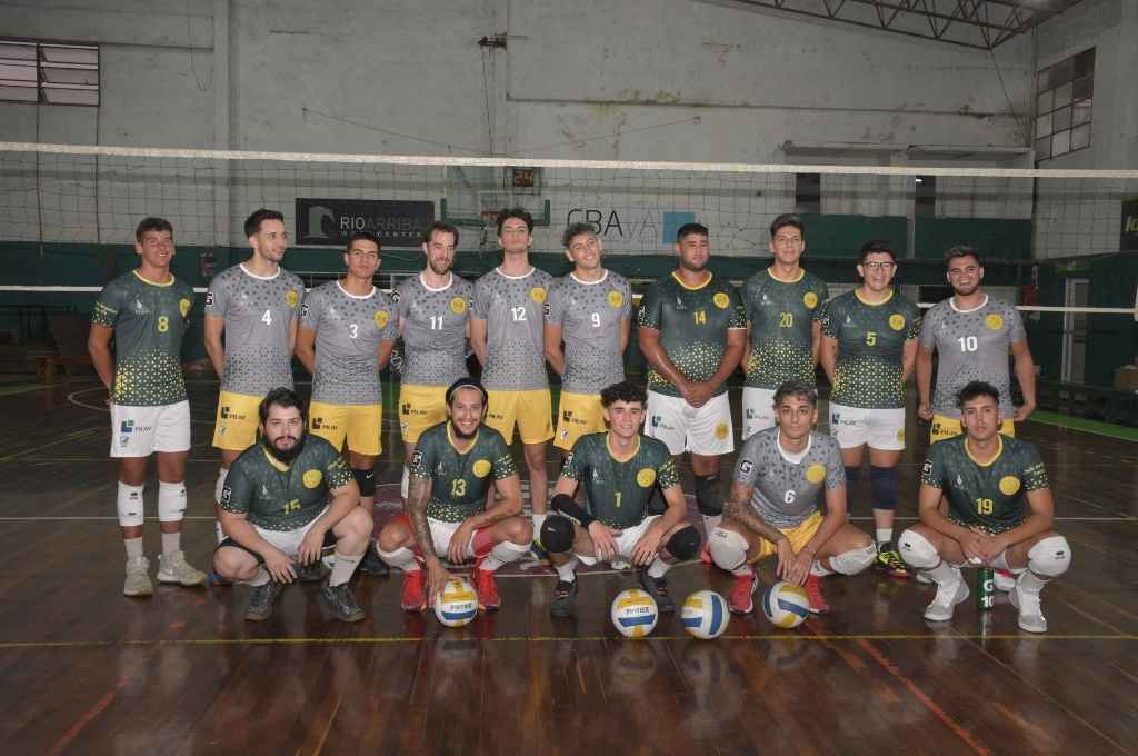 Regatas hizo su presentación en el Mocoretá, con un equipo renovado para lograr la permanencia en la Liga A2 del vóleibol nacional.   Crédito: Gentileza