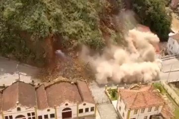 Videos: en Brasil se derrumbó un cerro y tumbo un inmueble histórico