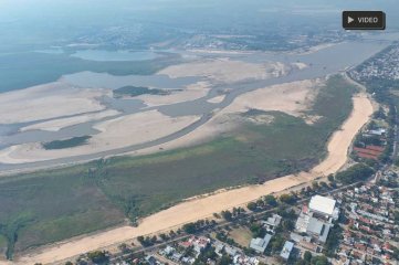 Video: así se ve la Laguna Setúbal casi seca y con humo, desde el drone de El Litoral -  - 