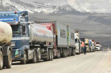 Unos mil camiones demorados en el ingreso a Chile