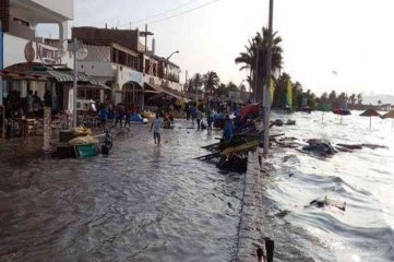 Fuertes olas provocaron derrame de petróleo y afectaron las costas de Perú