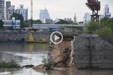 Se desmoronó una vieja construcción que divide los diques en el puerto de Santa Fe - 