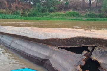 Video: por la bajante del Río Paraná apareció un misterioso barco hundido cerca de Santa Fe