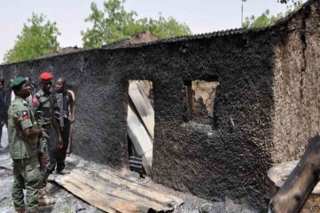 Nigeria: combatientes del Estado Islámico mataron a dos hombres y secuestran a 20 niños 