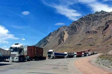 Por nuevos requisitos  sanitarios de Chile, hay 2.700 camiones varados en el paso Cristo Redentor 