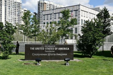 Estados Unidos busca evacuar al personal no esencial de su embajada en Ucrania