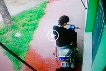 Video: en pocos segundos y a cara descubierta se roban una moto en Barrio Mayoraz Inseguridad en Santa Fe