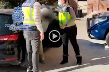 Enfermera argentina detenida en España por integrar una banda que vendía pasaportes sanitarios y PCR truchos