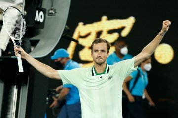 Medvedev ganó un maratónico partido y alcanzó la final en Australia