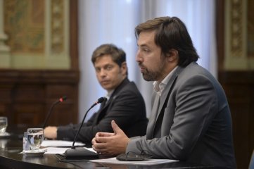 La provincia de Buenos Aires dejará de testear a menores de 60 años sin comorbilidades - El ministro de Salud Kreplak junto a Axel Kicillof, gobernador bonaerense. - 