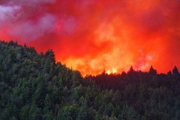 Dos provincias registran focos activos de incendios forestales