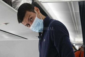Dudas en las pruebas que usó Djokovic para intentar jugar en Australia